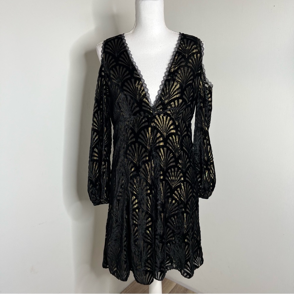 Alice + Olivia Arla Cold Shoulder Dress in Black & Gold Size 10 NWT - Picture 5 of 15